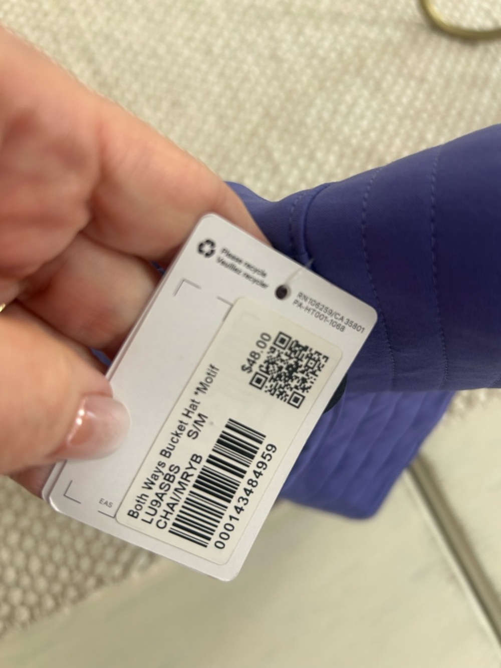 Lululemon bucket hat wear both ways! BNWT Black and Purple - Picture 4 of 7